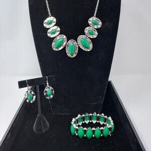 Necklace Bracelet Pierced Earrings Set Emerald Green Faux Stone Silver Tone 21"